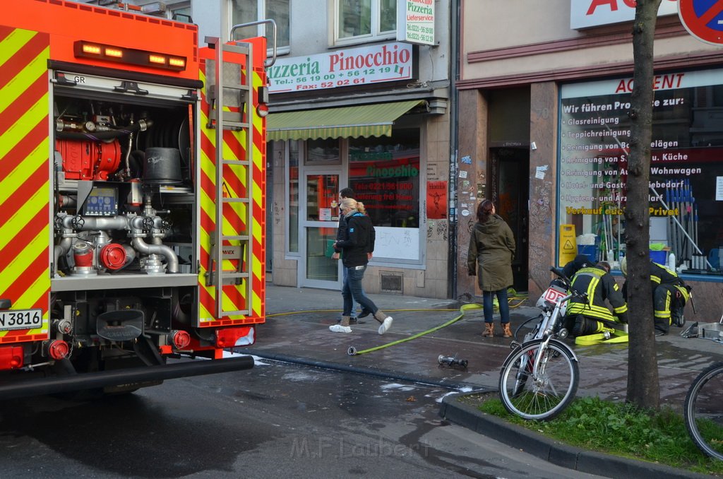 Feuer 2 Koeln Neustadt Sued Aachenerstr P70.JPG - Miklos Laubert